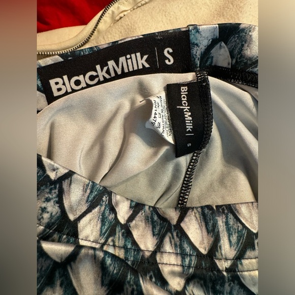 DRAGON SCALES SILVER LEGGINGS - Picture 5 of 7